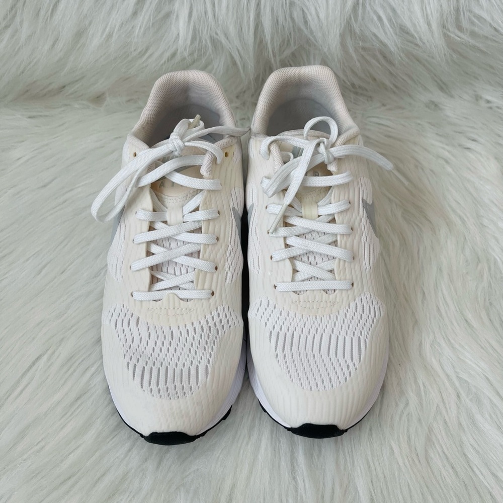 Nike Women's Sneakers in White and Cream